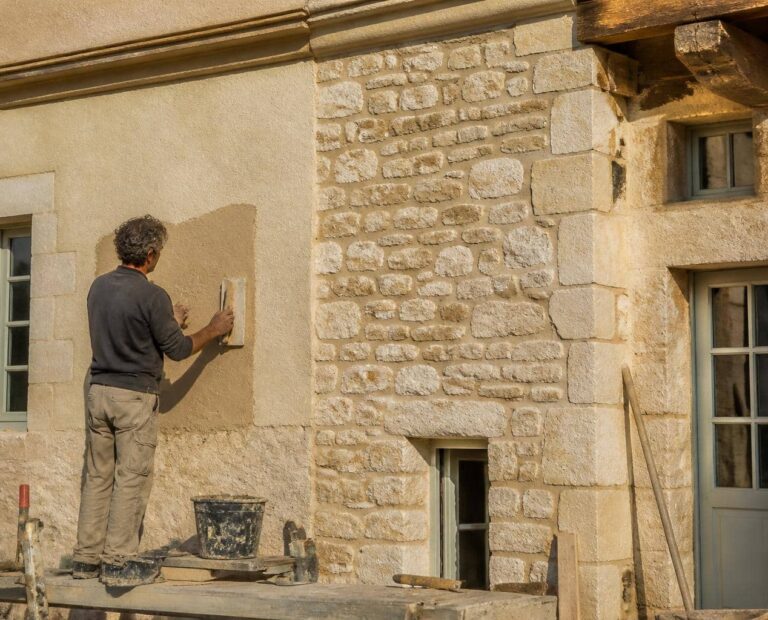découvrez des techniques traditionnelles méconnues pour les travaux de façade, alliant savoir-faire ancien et qualité durable pour sublimer vos bâtiments.